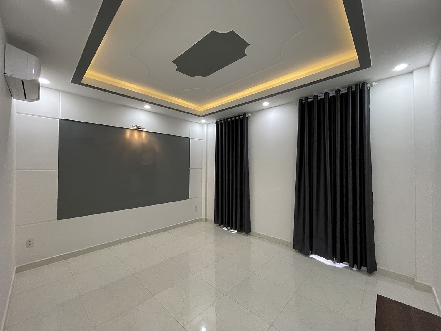 Bán nhà Hoàng Hoa Thám, Quận Bình Thạnh tuyệt phẩm 3 lầu (4,5m x 12m) đẹp lung linh hẻm ôtô khu VIP